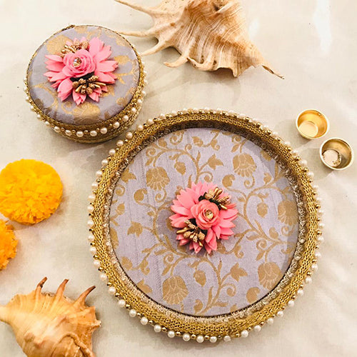 Brocade Thaali With Sweet Box